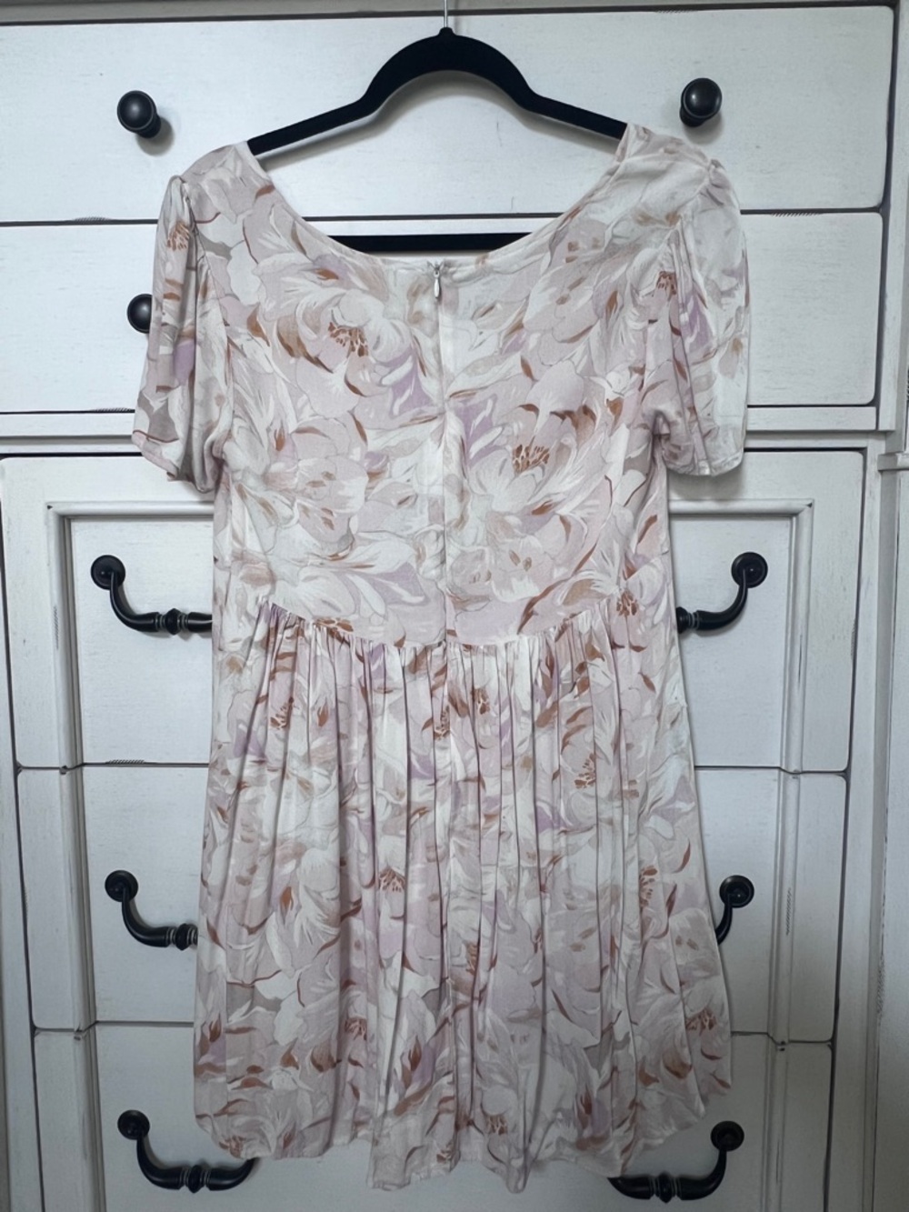 Saltwater Luxe Floral V-Neck Dress - Picture 8 of 11